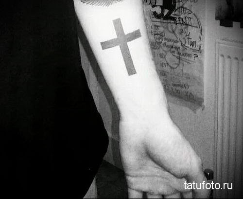 Фото черный крест тату на руке - 4