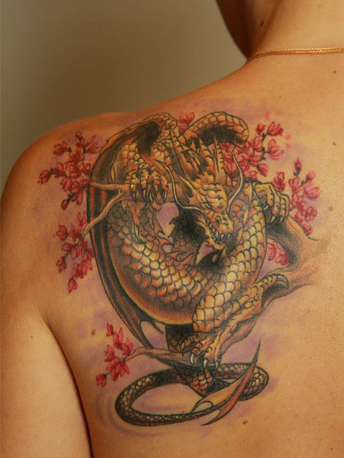 Фото тату дракона женское на лопатке - 3