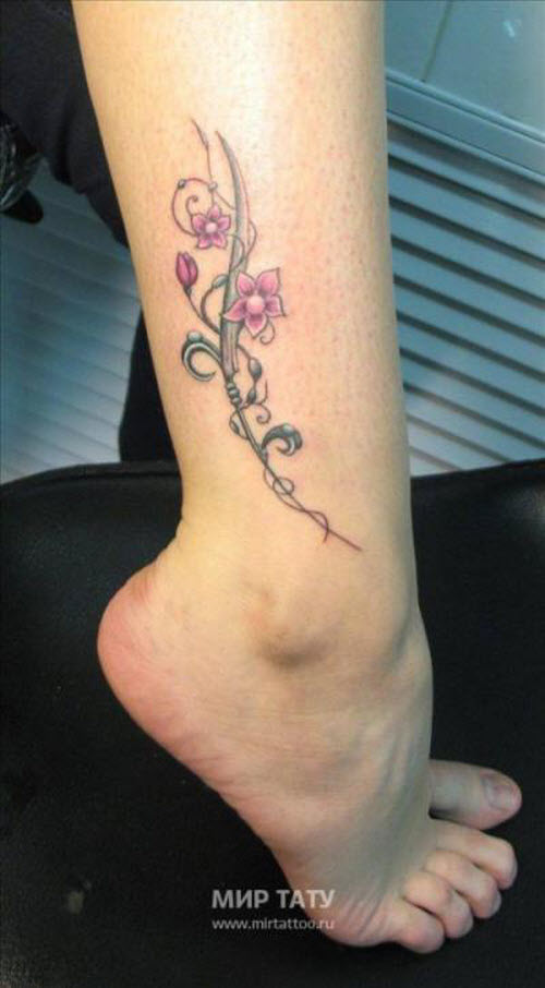 Женская тату цветок на ноге фото - 3