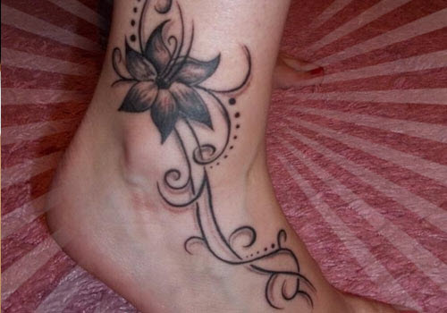 Женская тату цветок на ноге фото - 4