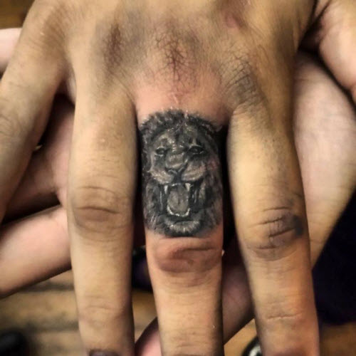 Тату для пары фото львы на пальцах - 4