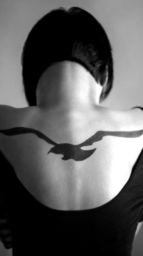 Тату птицы на спине девушки фото - 7